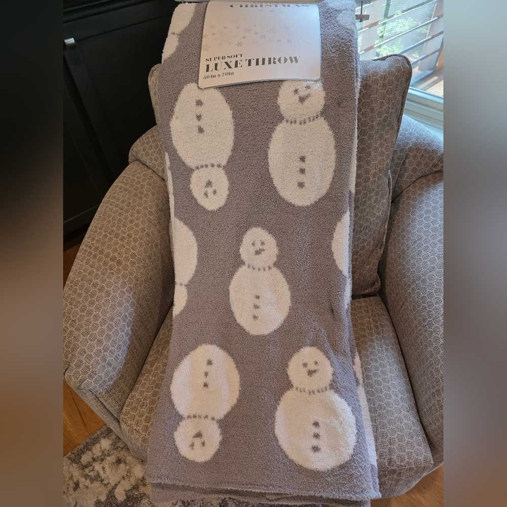 Cozy Gray Snowman Blanket-NWT